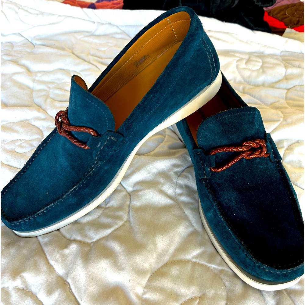 Stunning suede blue men’ s  Magnanni loafer 9